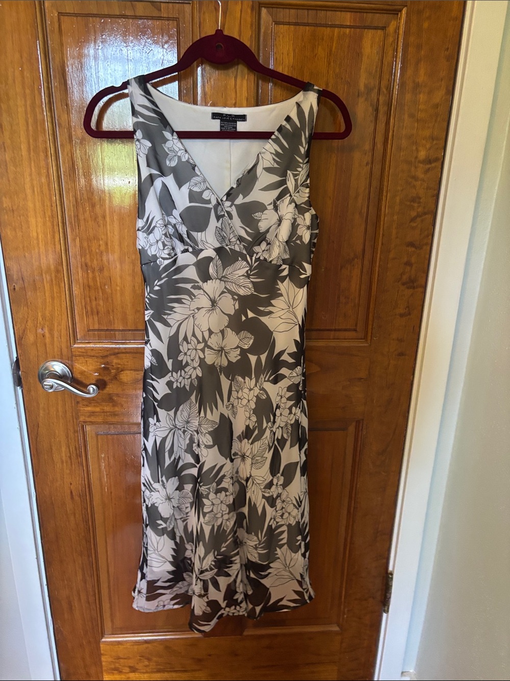 Sleeveless Floral V-Neck Midi Dress - Neutral Floral